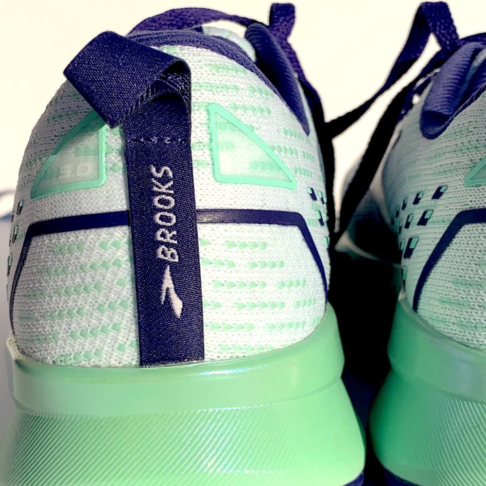 Brooks Levitate 5 RARE COLOR
